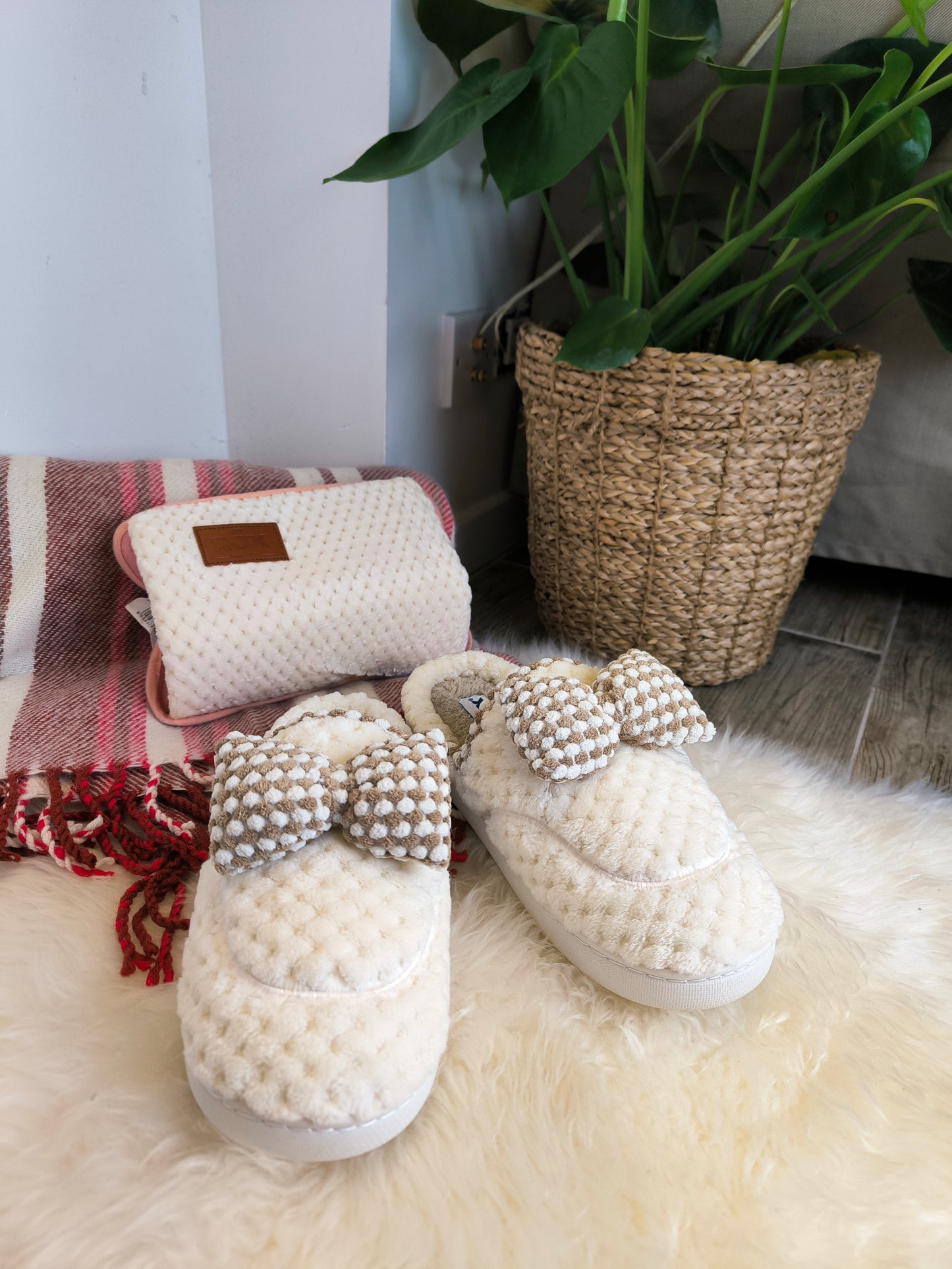 323 Chaussons+ bouillotte Anna  blanc